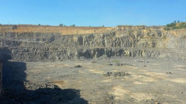 Granit özütü. Benimkini aç. Taş ocağı.. 