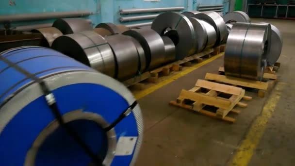 工厂液压压力机 液压压力机上钢板零件的冲压 对媒体的冲击 — 图库视频影像