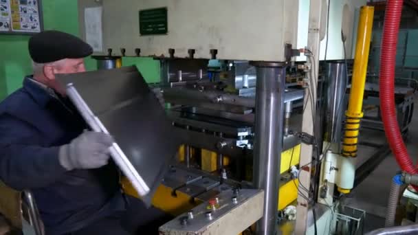 Vinnytsia Ukraine Februari 2024 Fabriekshydraulische Pers Stempelen Van Plaatstalen Onderdelen — Stockvideo