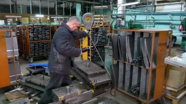 Vinnytsia Ukraine February 2024 Mold Replacement Hydraulic Press Molds Hydraulic — Stock Video