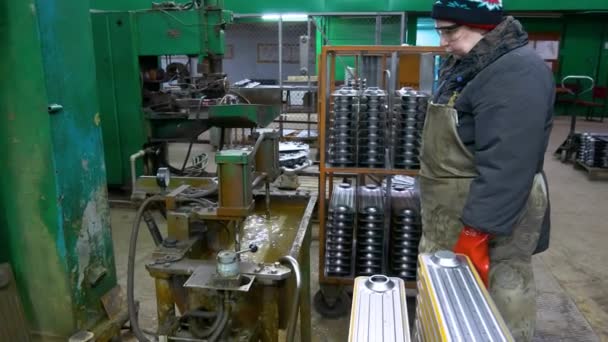 Vinnytsia Ucrania Febrero 2024 Fabricación Radiadores Para Calentadores Eléctricos Calentadores — Vídeo de stock