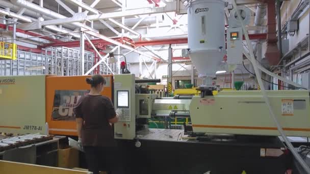 Vinnytsia Ukraine Februar 2024 Geschäft Mit Kunststoffteilen Einer Fabrik Herstellung — Stockvideo