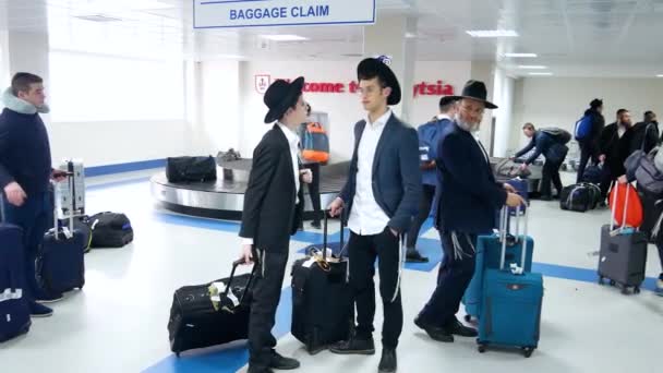 Vinnytsia Ukraine Maart 2020 Hasidim Arriveert Luchthaven Oekraïne Rosh Hashanah — Stockvideo