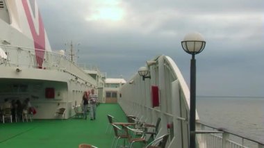 Riga - Stockholm, Letonya - İsveç - 2 Ağustos 2018: Video Set: Letonya 'dan İsveç' e giden bir deniz feribotu. Baltık Denizi 'nde feribotla yolcu taşımacılığı. Deniz feribotu - editörlük görüntüleri