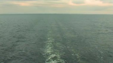 Riga - Stockholm, Letonya - İsveç - 2 Ağustos 2018: Video Set: Letonya 'dan İsveç' e giden bir deniz feribotu. Baltık Denizi 'nde feribotla yolcu taşımacılığı. Deniz feribotu - editörlük görüntüleri