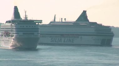 Riga - Stockholm, Letonya - İsveç - 2 Ağustos 2018: Video Set: Letonya 'dan İsveç' e giden bir deniz feribotu. Baltık Denizi 'nde feribotla yolcu taşımacılığı. Deniz feribotu - editörlük görüntüleri