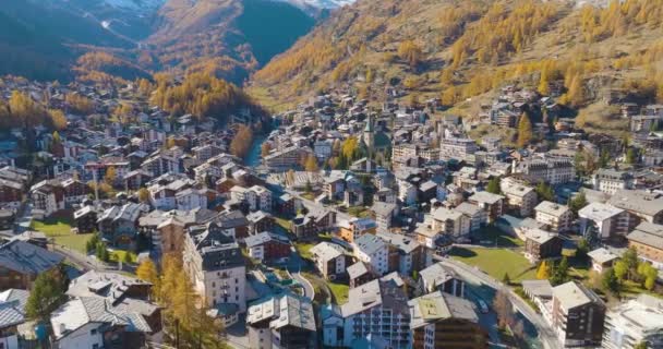 Flygdrönare Zermatt City Valley Berömda Skidort Och Ikoniska Matterhorn Topp — Stockvideo