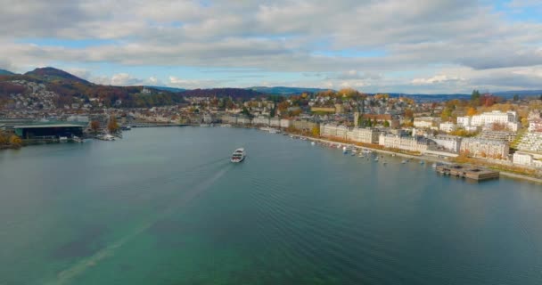 Sviçre Luzern Deki Lucerne Gölü Nde Yolcu Teknesinin Hava Görüntüsü — Stok video