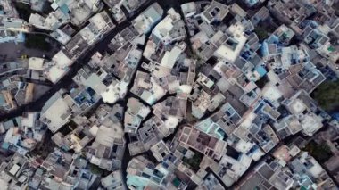 Hindistan, Rajasthan, Jodhpur 'daki Blue City köyünün 4k insansız hava aracı..