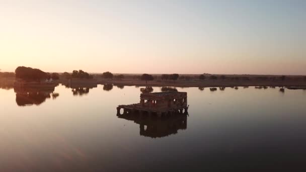 Letecký Pohled Dron Svatyně Chrámů Jezera Gad Sisar Jaisalmer Indie — Stock video