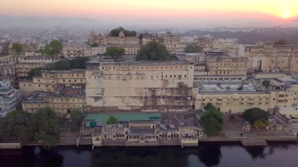 Vista Aérea Drone Lago Pichola Palácio Cidade Udaipur Rajasthan Índia — Vídeo de Stock