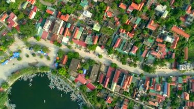 Tam Coc, Ninh Binh, Vietnam 'da İHA' nın 4k hava görüntüsü: 2018-SEP-05