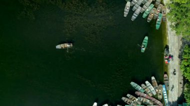 Tam Coc, Ninh Binh, Vietnam 'da İHA' nın 4k hava görüntüsü: 2018-SEP-05