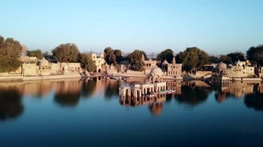 Shrines and Temple at Gad sisar Lake, Jaisalmer, Hindistan - Rajasthan.