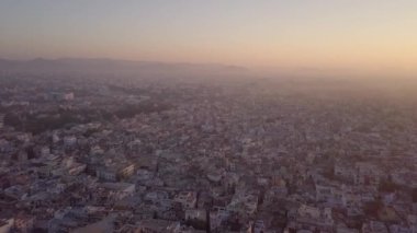 Udaipur Şehri, Rajasthan, Hindistan 'ın insansız hava aracı 4k video görüntüleri.