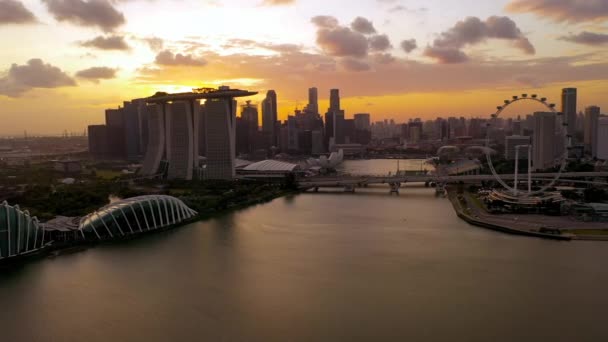 Drohne Luftaufnahme Aufnahmen Von Gardens Bay Fliegen Richtung Skyline Singapur — Stockvideo