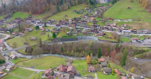 Lauterbrunnen Dalgång Med Kända Kyrkan Lauterbrunnen Byn Berner Oberland Schweiz — Stockvideo
