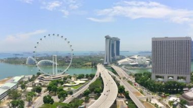 Singapur Gökdelenleri 'nin 4k' lık insansız hava görüntüsü. Singapur Şirketler Ofisi. Singapur 'daki Marina Körfezi' ndeki Merkez İş Bölgesi. 2019-03-10 Singapur.