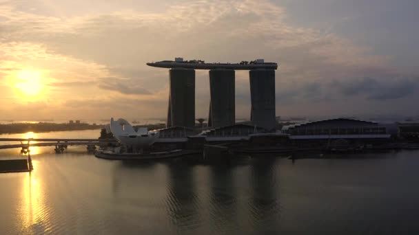 在空中俯瞰4K段新加坡摩天大楼与城市的景象 新加坡公司办公室 新加坡滨海湾中央商务区 2019 10新加坡 — 图库视频影像