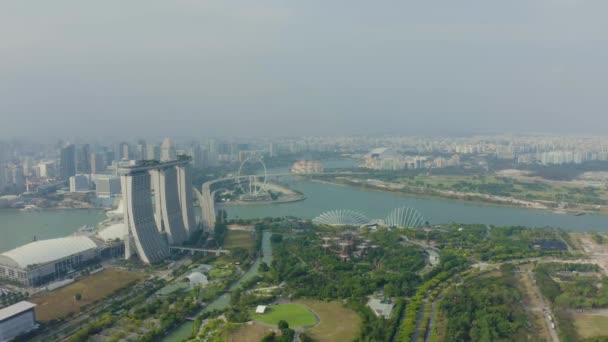 Drone Aerial View Footage Gardens Bay Flying Skyline Σιγκαπούρη Marina — Αρχείο Βίντεο