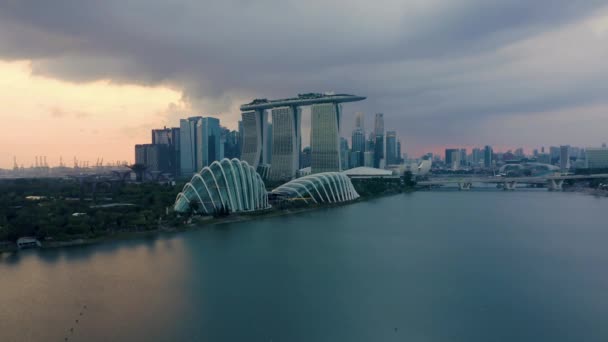 Drone Aerial View Footage Singapore Sunset Marina Bay Sands Gardens — стокове відео