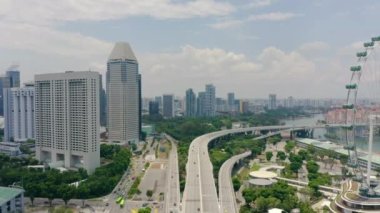 Singapur Gökdelenleri 'nin 4k' lık insansız hava görüntüsü. Singapur Şirketler Ofisi. Singapur 'daki Marina Körfezi' nde Merkez İş Bölgesi.