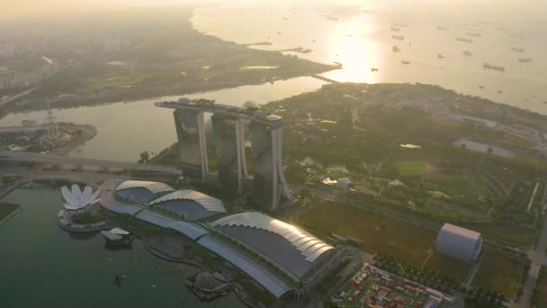 在空中俯瞰4K段新加坡摩天大楼与城市的景象 新加坡公司办公室 新加坡码头湾中央商务区 — 图库视频影像