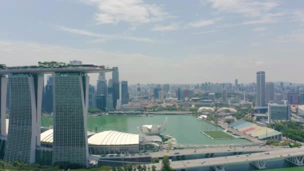 在空中俯瞰4K段新加坡摩天大楼与城市的景象 新加坡公司办公室 新加坡码头湾中央商务区 — 图库视频影像