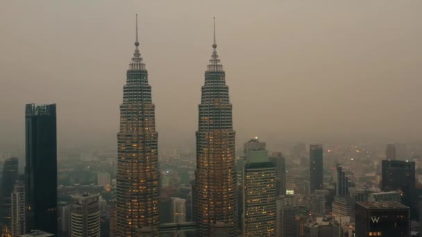 Drohne Luftaufnahme Aufnahme Der Skyline Von Kuala Lumpur Bei Sonnenuntergang — Stockvideo