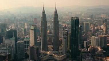 2019-03-08 Malezya. İHA Hava Görüntüsü 4k Kuala Lumpur şehrinin Malezya 'da günbatımında ufuk çizgisi.