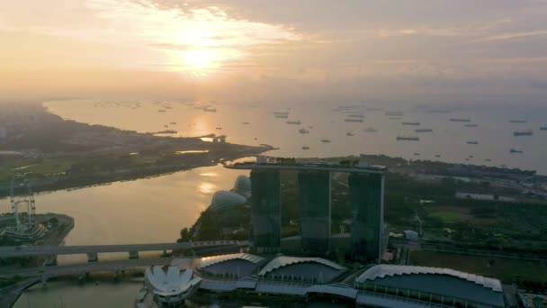 在新加坡的天际线上 飞行员可以俯瞰4K段滨海湾沙滩的影像 — 图库视频影像
