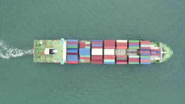 Hong Kong 'daki Ocean Container gemisinin 4k' lik hava görüntüsü..