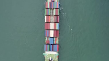 Hong Kong 'daki Ocean Container gemisinin 4k' lik hava görüntüsü..