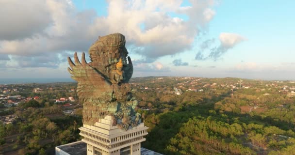 Drone Aerial View Standbeeld Van Vishnu Garuda Wisnu Kencana Cultural — Stockvideo