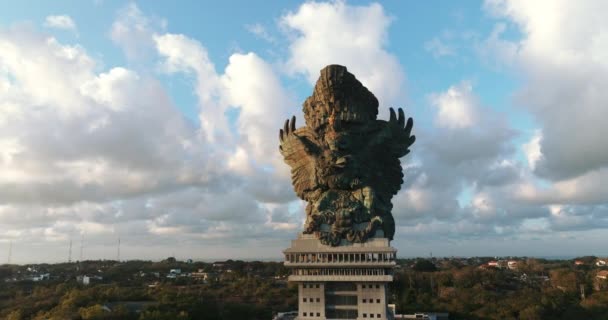 Drone Αεροφωτογραφία Άγαλμα Του Vishnu Στο Garuda Wisnu Kencana Πολιτιστικό — Αρχείο Βίντεο