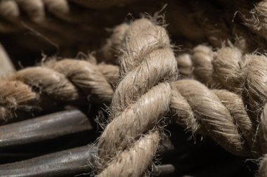 Eski ip yakın plan. Eski kalın ip, yakın plan.