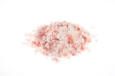 Beyaz arka planda pembe himalaya tuzu