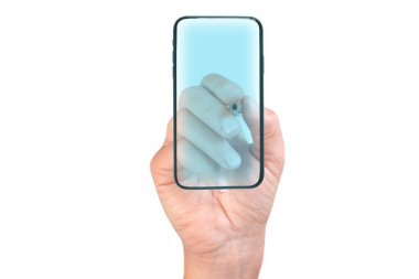 Teknoloji temalı hologram telefon ekranında. Kalem tutan kadınların elleri üzerinde. Teknoloji kavramı