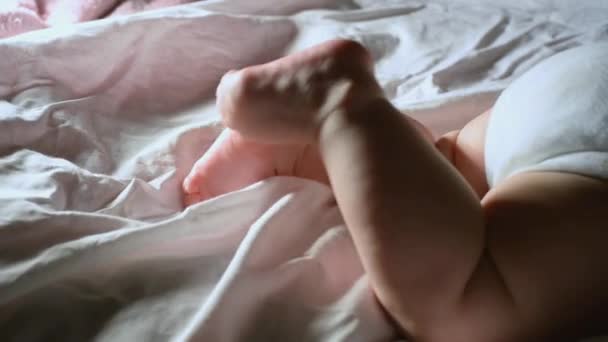 Legs Newborn Baby Lie White Sheet — Vídeos de Stock
