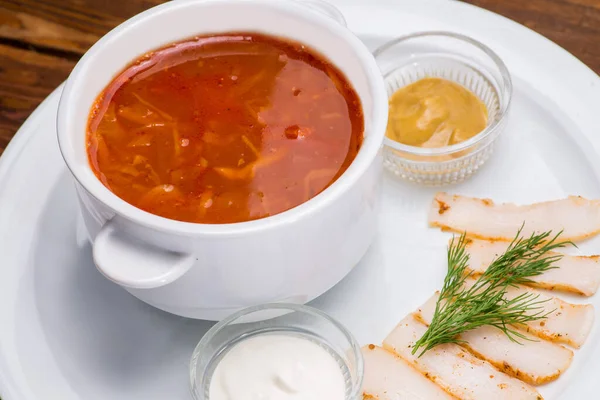 Sup Tomat Dalam Mangkuk Putih Borsch Tom Yum Pedas — Stok Foto