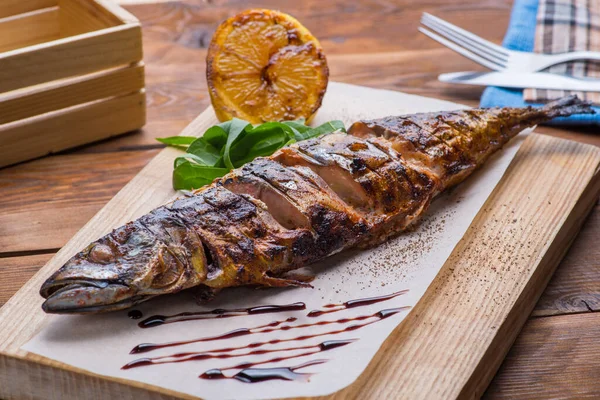 Grilled Mackerel Spices Garlic Board — Stock Photo, Image