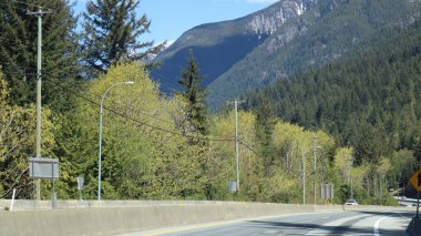 İngiliz Kolumbiyası 'nı lensimle, Vancouver' ın canlı yeşilliklerinden Beyaz Kaya 'nın dingin mavilerine, nefes kesici bir manzara. Surrey 'nin büyüleyici manzaraları, Whistler' ın görkemli dağları ve Abbotsford 'un sakin alanları..