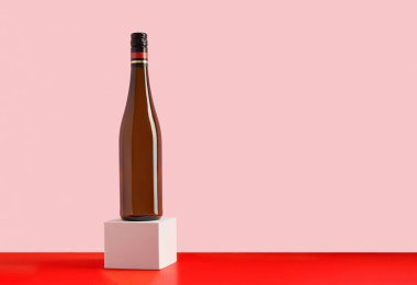 Kırmızı ve pembe arka planda koyu gölgeli bir şişe şarap. Senin için yer ve içki hazırlayıp mesaj atarım. Ürün ambalajlama marka tasarımı.