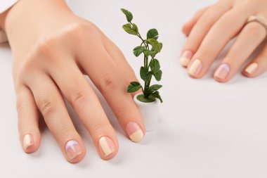 Beautyspa vücut bakımı konsepti. Son moda bahar yaz tırnak tasarımı. Sağlıklı yaşam tarzı