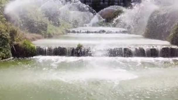 Künstlicher Wasserfall Moderner Brunnen Stadtteilpark Rom Italien — Stockvideo