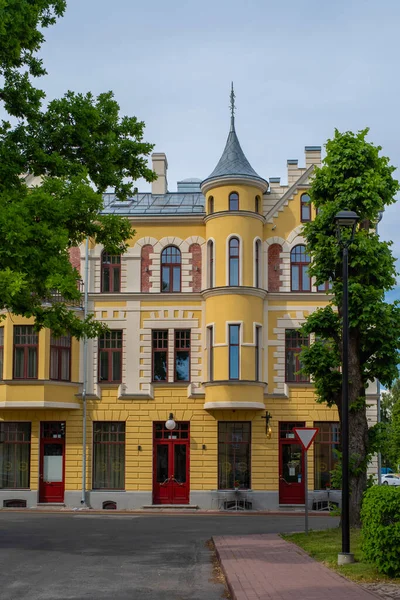 Krásná Historická Budova Restaurace Ormisson Centru Města Viljandi — Stock fotografie