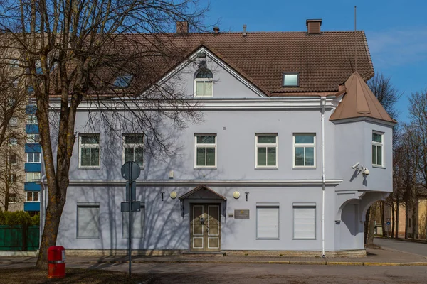 Здание Эстонской Службы Внутренней Безопасности Эстонский Kaitsepolitseiamet Kapo Городе Нарва — стоковое фото