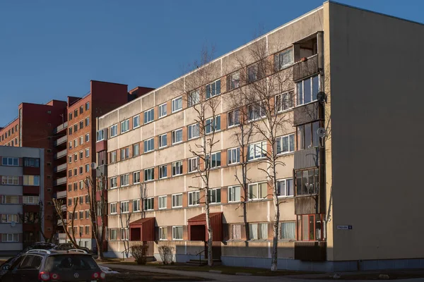 Exterior Edifício Apartamentos Típico Construído Durante Era Soviética Pequena Cidade — Fotografia de Stock