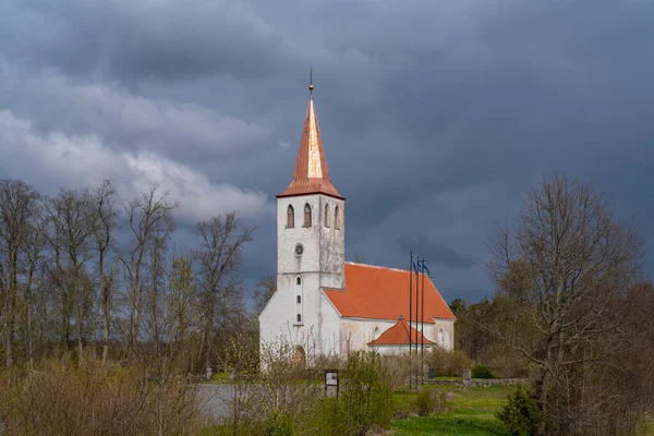 Εκκλησία Phalepa Στην Hiiamma Της Εσθονίας Μια Συννεφιασμένη Ανοιξιάτικη Ημέρα — Φωτογραφία Αρχείου