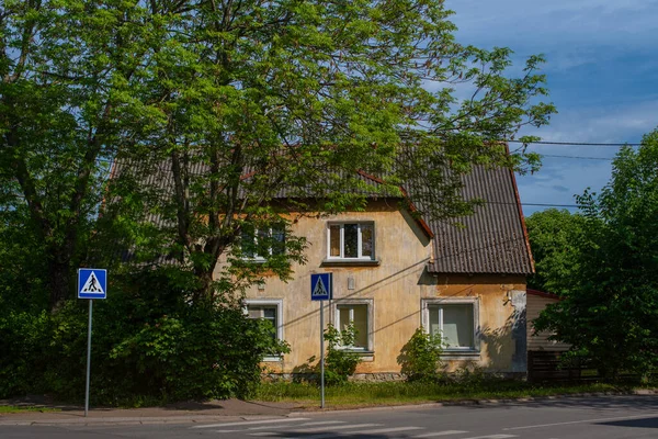 Внешний Вид Типичного Жилого Дома Построенного Советское Время Маленький Эстонский — стоковое фото